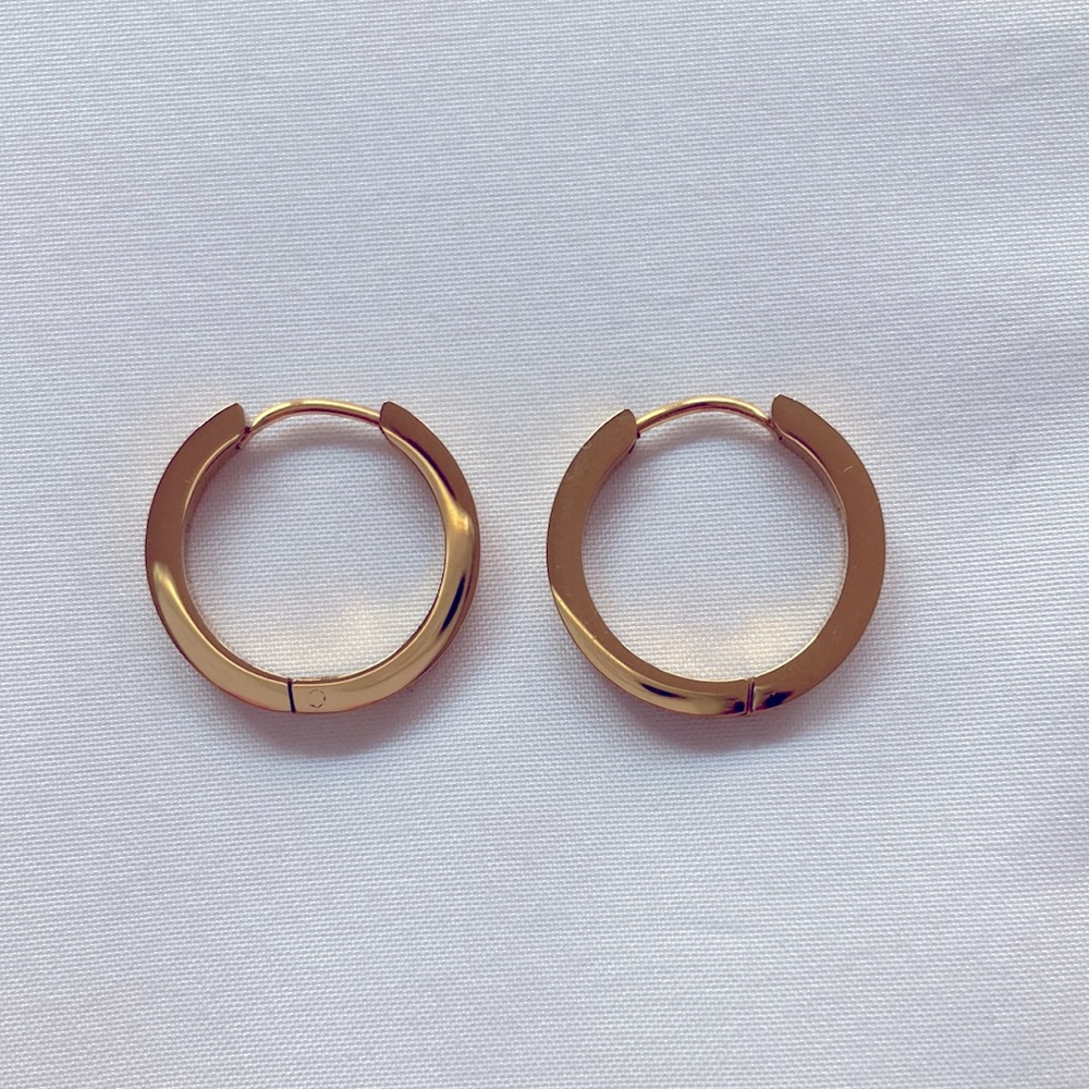 Minimalistic gold plated hoop earrings